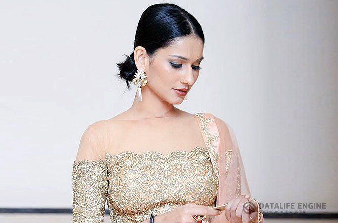 Индийская актриса Анери Ваджани/Aneri Vajani